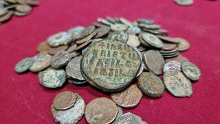 İzmir'de yurt dışına kaçırılmaya çalışan 8 bin 194 sikke ele geçirildi