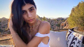 Bunu hep yapıyor! Eski yetişkin film yıldızı Mia Khalifa, yeşil mayosuyla takipçilerinden tam not aldı