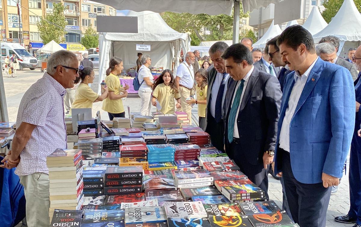 Kırşehir'de Ahi Kitap Fuarı a&ccedil;ıldı