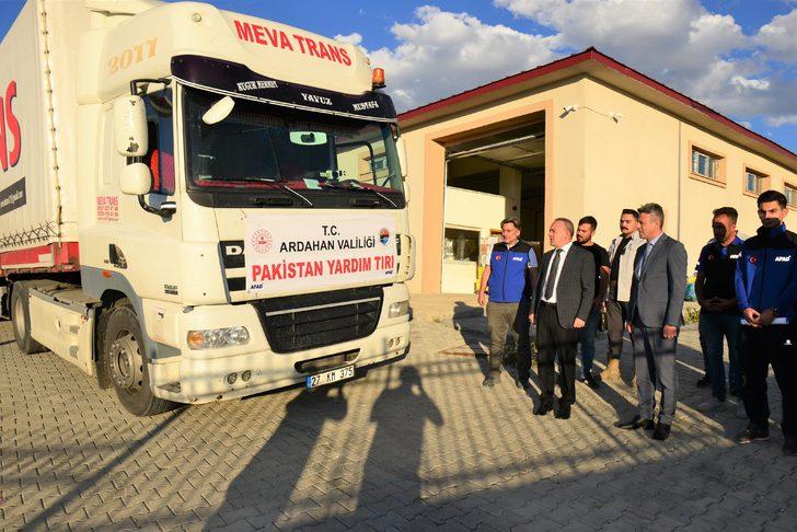 Ardahan'dan selden etkilenen Pakistan'a yardım tırı gönderildi G1