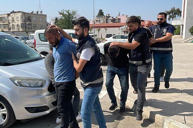 Adana'da metruk evde tartışan iki arkadaş birbirini silahla yaraladı