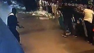 Eminönü yeraltı çarşısı savaş alanına döndü... Canlarını zor kurtardılar! Korku dolu anlar kamerada