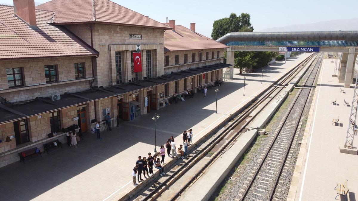 &Ccedil;ocukların hayallerindeki tren seyahati Doğu Ekspresi ile ger&ccedil;ekleşti