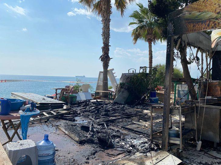 Konyaaltı Sahili'nde büfede çıkan yangın söndürüldü G1