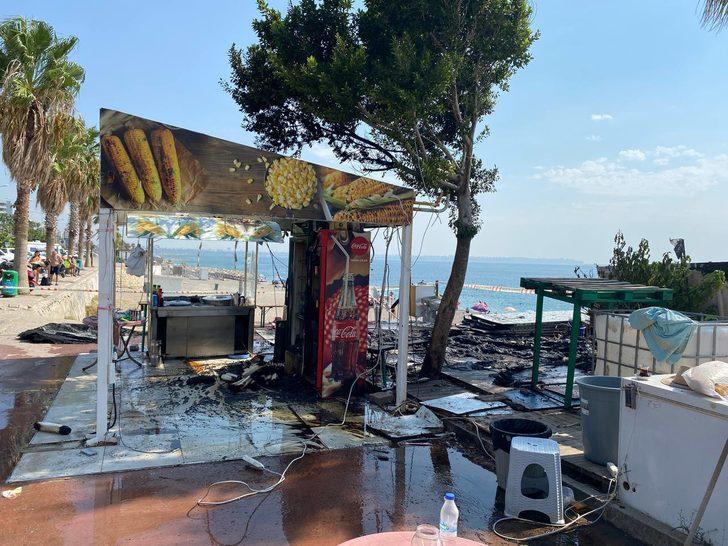 Konyaaltı Sahili'nde büfede çıkan yangın söndürüldü G2