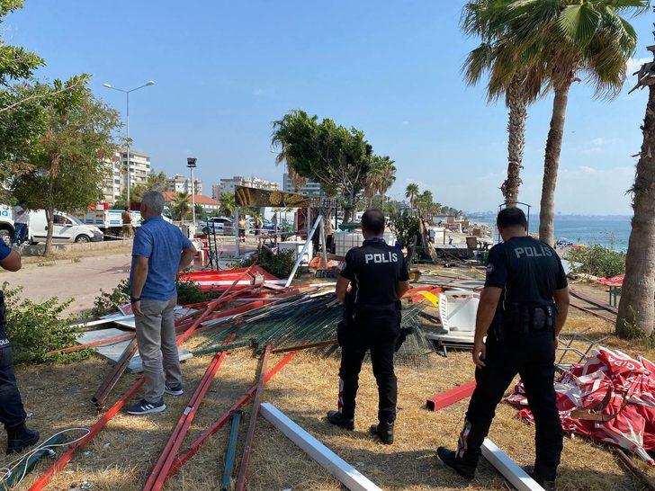 Konyaaltı Sahili'nde büfede çıkan yangın söndürüldü G4