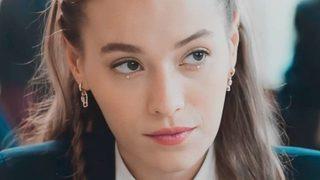 Duy Beni'nin Melisa'sı Sümeyye Aydoğan taytıyla pilates pozu verdi!