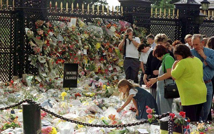 İstenmeyen gelin ilan edilmişti! Prenses Diana ve Kraliçe 2. Elizabeth’in taziye çiçekleri kıyaslandı: Gölgede bıraktı G2