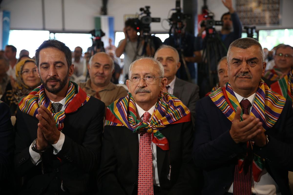 Kılı&ccedil;daroğlu, havai fişek fabrikası patlamasında hayatını kaybedenlerin yakınlarıyla buluştu