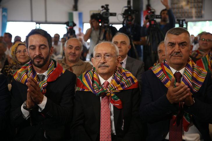 Kılıçdaroğlu, havai fişek fabrikası patlamasında hayatını kaybedenlerin yakınlarıyla buluştu G1