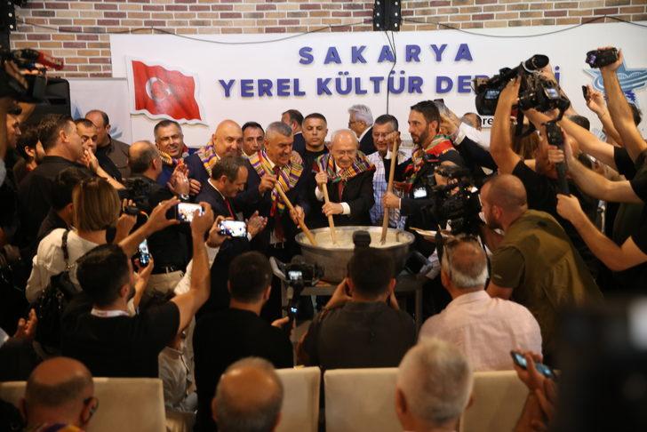 Kılıçdaroğlu, havai fişek fabrikası patlamasında hayatını kaybedenlerin yakınlarıyla buluştu G5