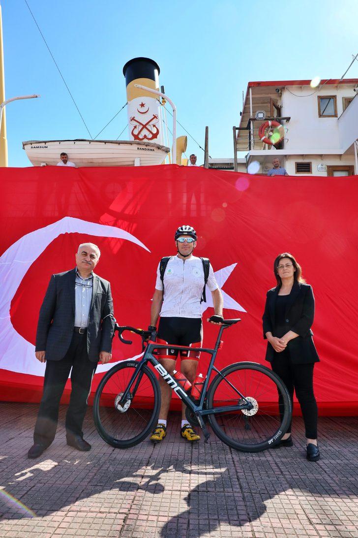 Bandırma'nın kurtuluşunun 100. yılı için Türk bayrağı Samsun'dan bisikletle yola çıkarıldı G3