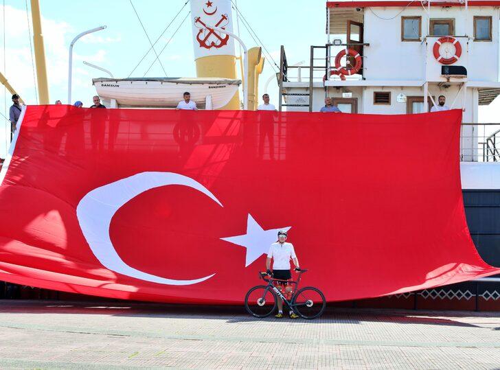 Bandırma'nın kurtuluşunun 100. yılı için Türk bayrağı Samsun'dan bisikletle yola çıkarıldı G4