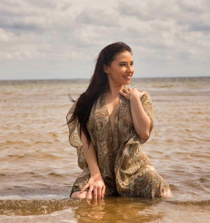 Çocukluğundan beri deniz kızı olmayı hayal ediyordu! Profesyonel deniz kızı olarak kazandığı para dudak uçuklattı G4