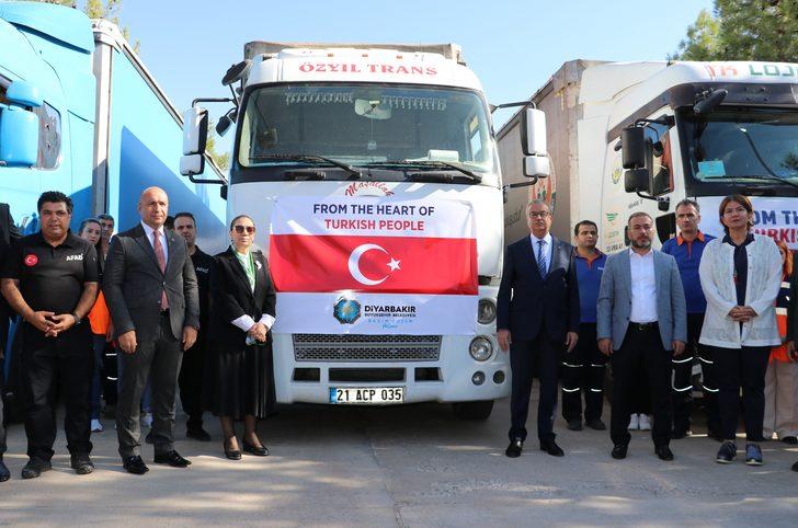Diyarbakır'dan Pakistan'daki sel bölgesine 12 tır yardım gönderildi G5