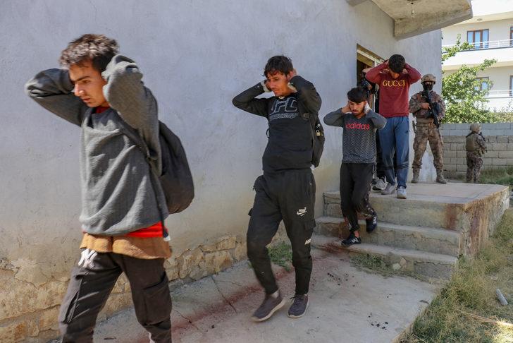 Van'da 16 düzensiz göçmen yakalandı G4