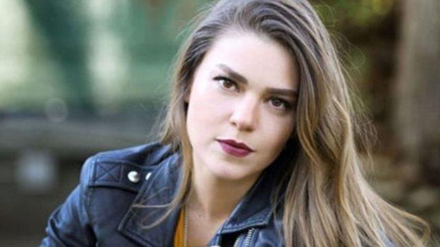 Yeni sevgilisiyle görüntülenmişti! Aslı Enver derin göğüs dekolteli pozuyla büyüledi