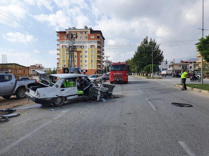 Hatay'da iki otomobilin çarpıştığı kazada 7 kişi yaralandı G1
