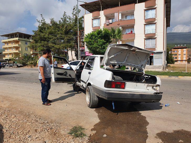 Hatay'da iki otomobilin çarpıştığı kazada 7 kişi yaralandı G2