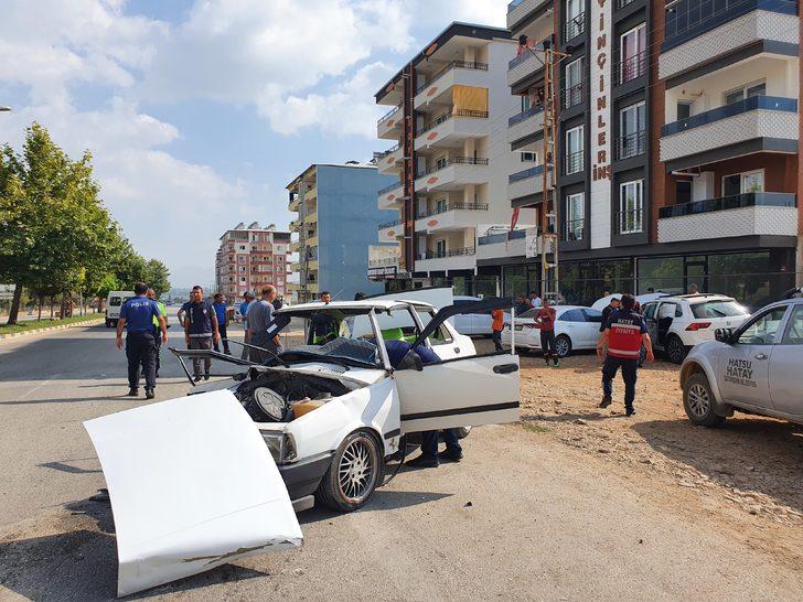 Hatay'da iki otomobilin çarpıştığı kazada 7 kişi yaralandı G3