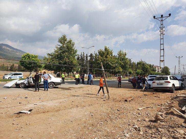 Hatay'da iki otomobilin çarpıştığı kazada 7 kişi yaralandı G5