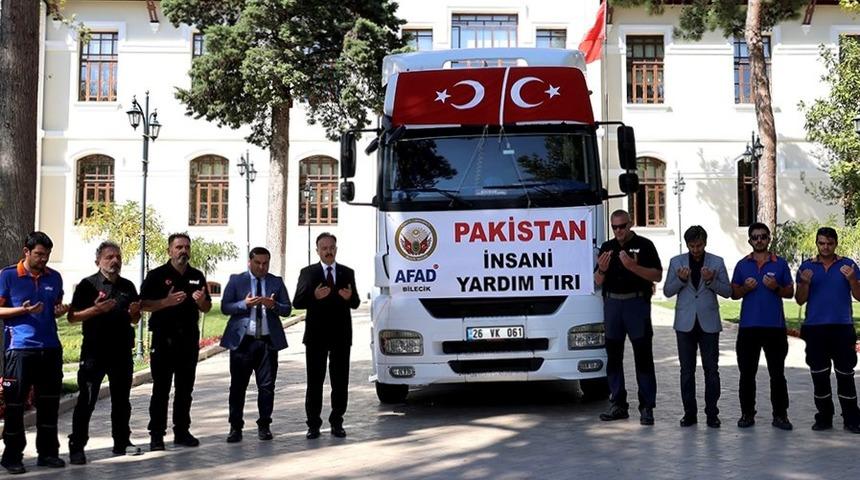 Bilecik'ten selden etkilenen Pakistan'a yardım tırı g&ouml;nderildi