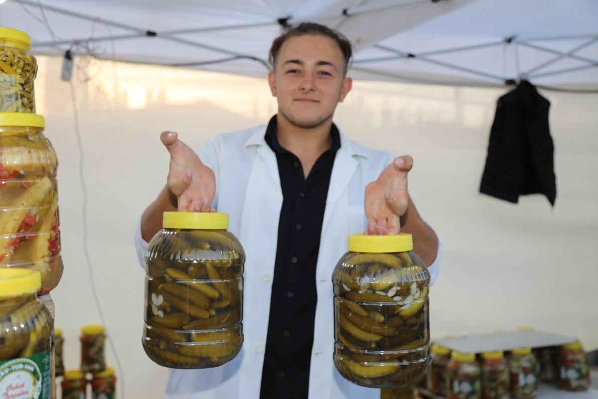 Uluslararası &Ccedil;ubuk Turşu ve K&uuml;lt&uuml;r Festivali'nde 500 ton turşu satıldı