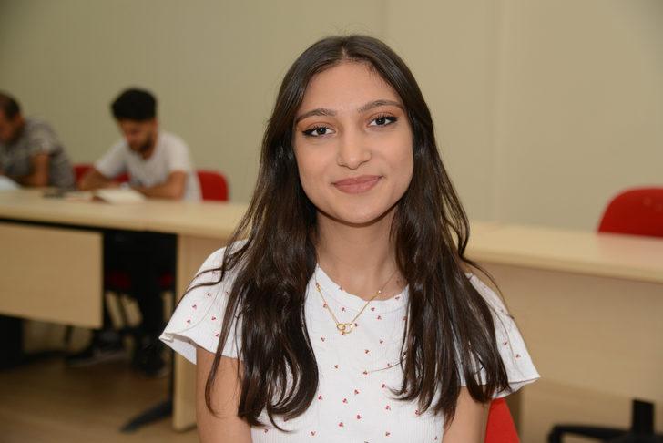 İşitme engellilerle iletişim kurmak için işaret dili öğreniyorlar G5