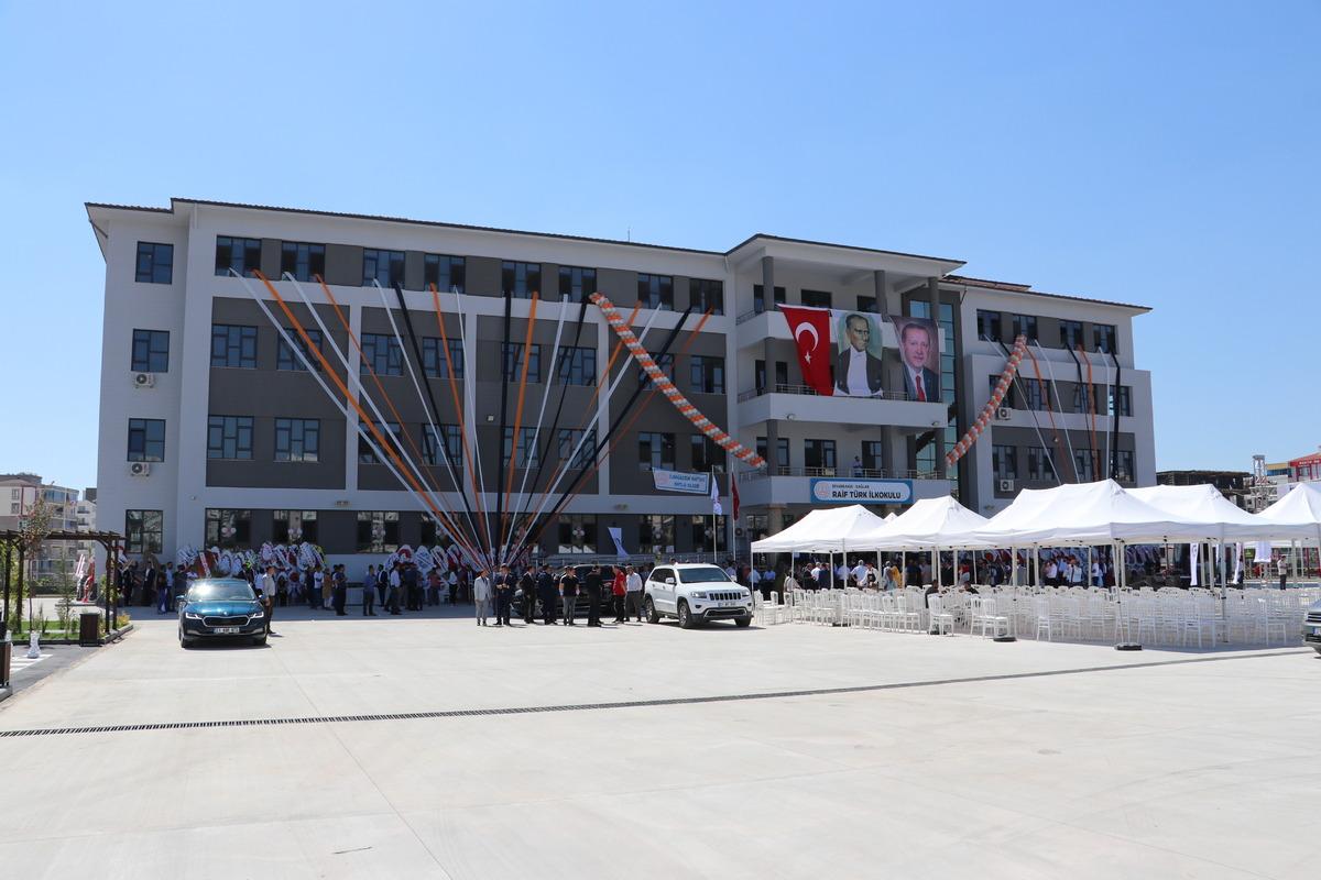 Diyarbakır'da hayırsever iş insanı adına yaptırılan ilkokulu a&ccedil;ıldı