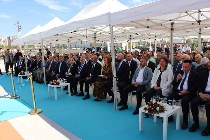 Diyarbakır'da hayırsever iş insanı adına yaptırılan ilkokulu açıldı G3