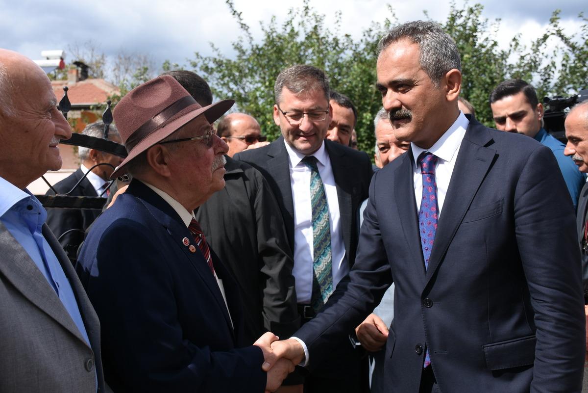 Milli Eğitim Bakanı &Ouml;zer, Zonguldak'ta k&ouml;y yaşam merkezi a&ccedil;ılışına katıldı: