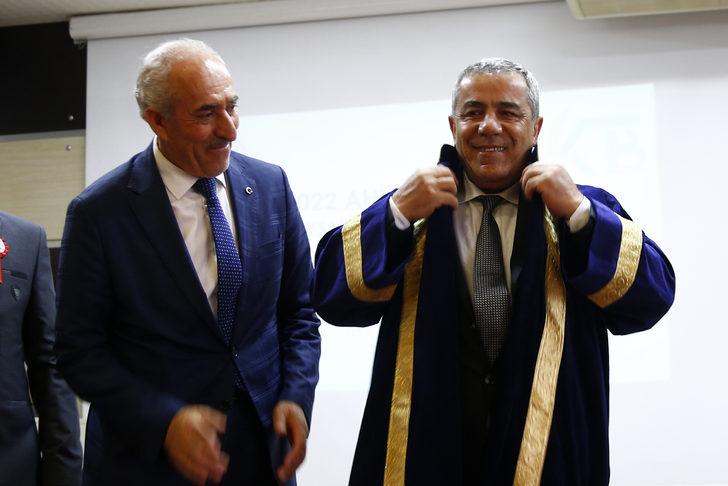 Doğum gününde yılın Ahisi seçilip kaftan giydi G5