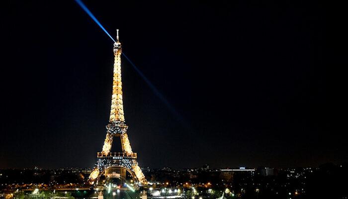 Paris Belediyesi'nden Eyfel Kulesi ile ilgili yeni karar! Işıkları erken söndürülecek...