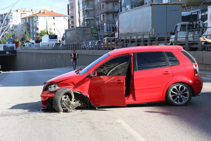 Uşak'ta bariyere çarpan otomobilin sürücüsü yaralandı G2
