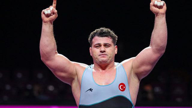 Milli güreşçi Rıza Kayaalp, 5'inci kez dünya şampiyonu olarak tarihe geçti