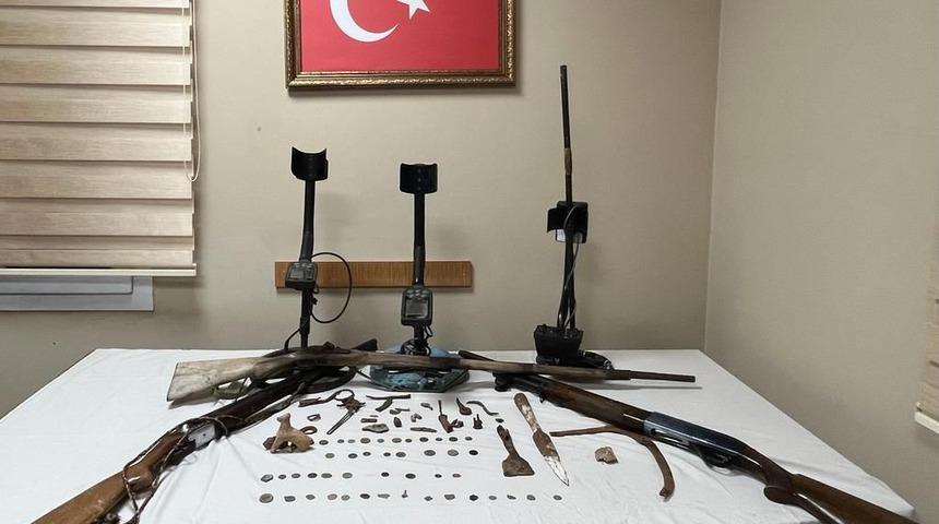 Adana'da tarihi eser niteliği taşıdığı değerlendirilen 73 obje ele geçirildi