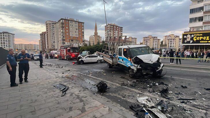 Kayseri'de 3 aracın karıştığı trafik kazasında 3 kişi yaralandı G5