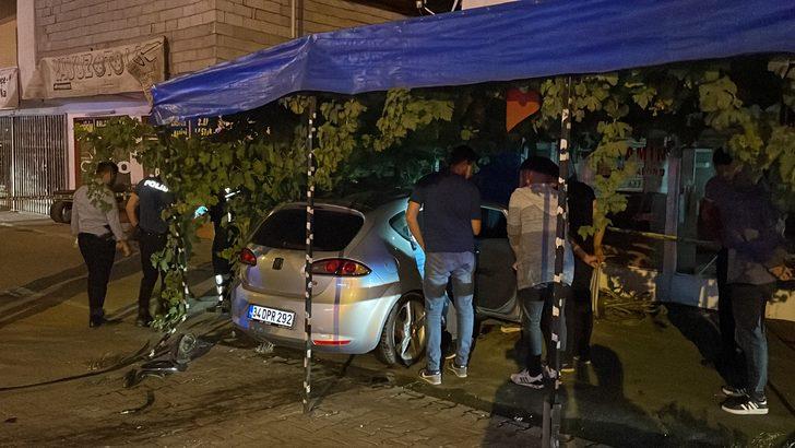 Niğde'de polisten kaçan otomobilin minibüse çarpması sonucu 3 kişi yaralandı G3