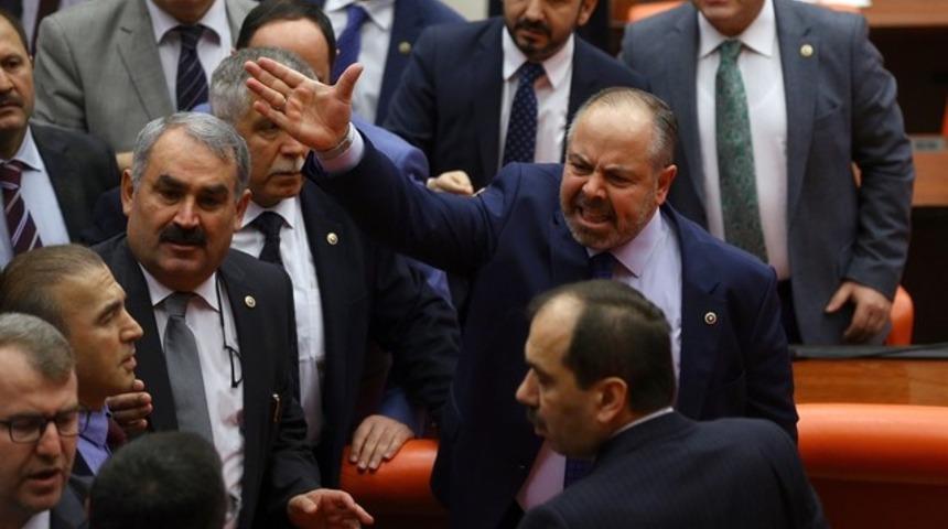 Meclis'te yine kavga çıktı