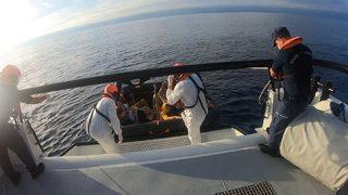 Aydın açıklarında Yunanistan unsurlarınca geri itilen 46 düzensiz göçmen kurtarıldı