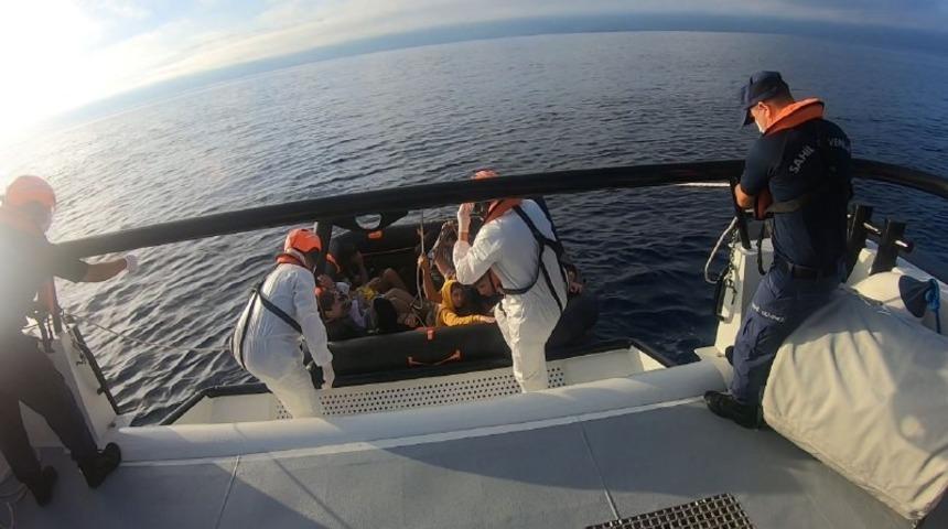 Aydın açıklarında Yunanistan unsurlarınca geri itilen 46 düzensiz göçmen kurtarıldı