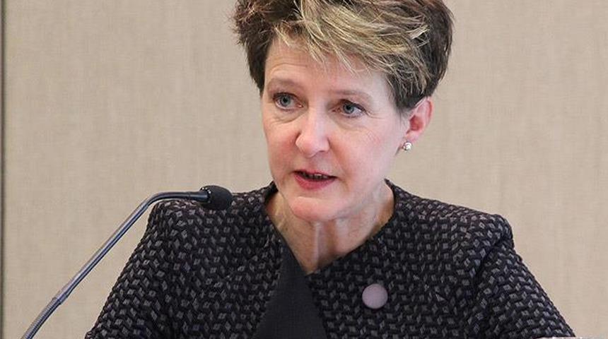 Avrupalı bakandan enerji krizine şaşırtan çözüm! "Birlikte duş almalıyız"