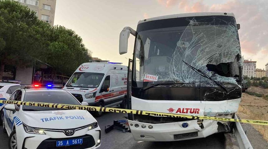 İzmir'de feci kaza! 2 ölü, 4 yaralı