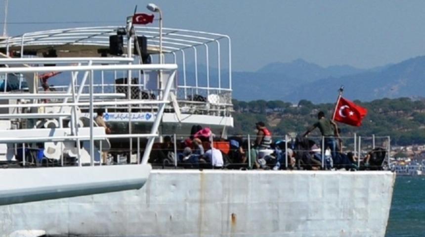 Suriyeli 42 kaçak denizde yakalandı