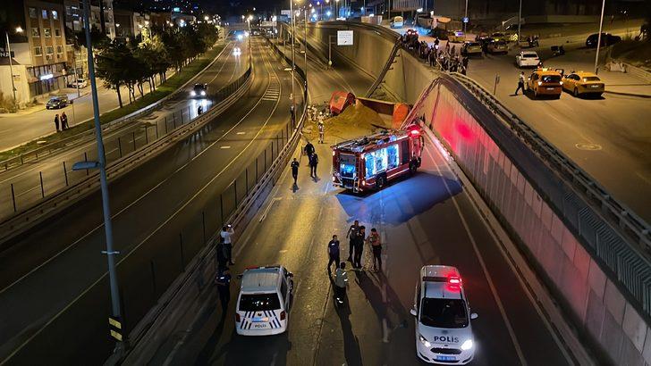 Kadıköy'de seyir halindeki kamyonun çevre yoluna düşmesi sonucu sürücü yaralandı G5