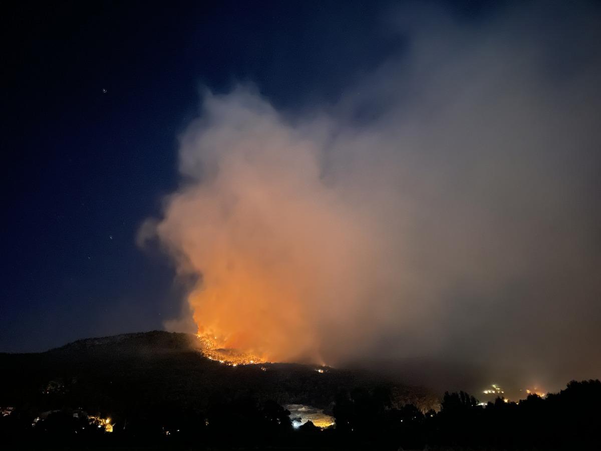 G&Uuml;NCELEME - Muğla'da &ccedil;ıkan orman yangınına m&uuml;dahale ediliyor