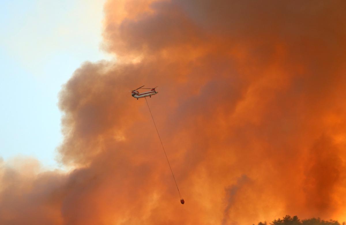 G&Uuml;NCELLEME 2 - Muğla'da &ccedil;ıkan orman yangınına m&uuml;dahale ediliyor