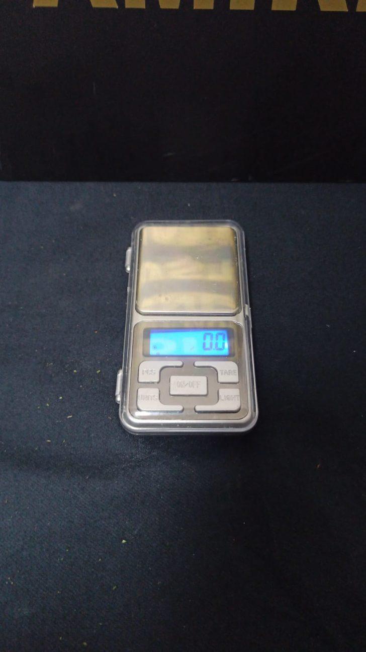 Bursa'da uyuşturucu ticareti yaptıkları iddia edilen 2 kişi yakalandı G3