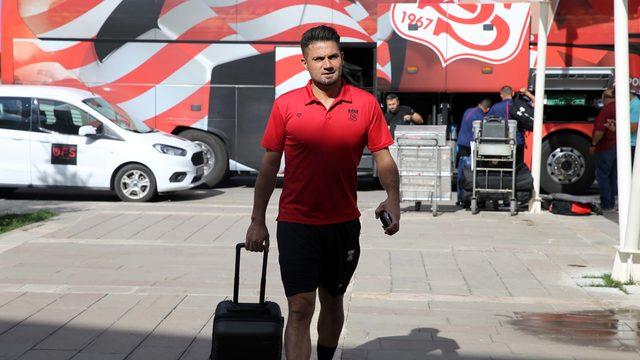 Sivasspor, CFR Cluj maçı için Romanya'ya gitti