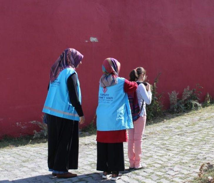 Kars'ta ihtiyaç sahibi 200 öğrenciye kırtasiye malzemesi desteği sağlandı G1